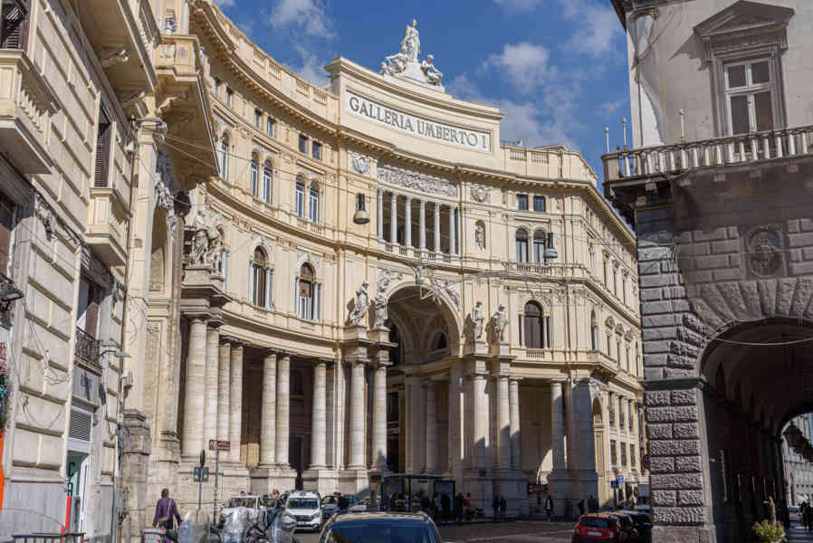 125 - Italia - Nápoles - galeria Príncipe Umberto I.jpg